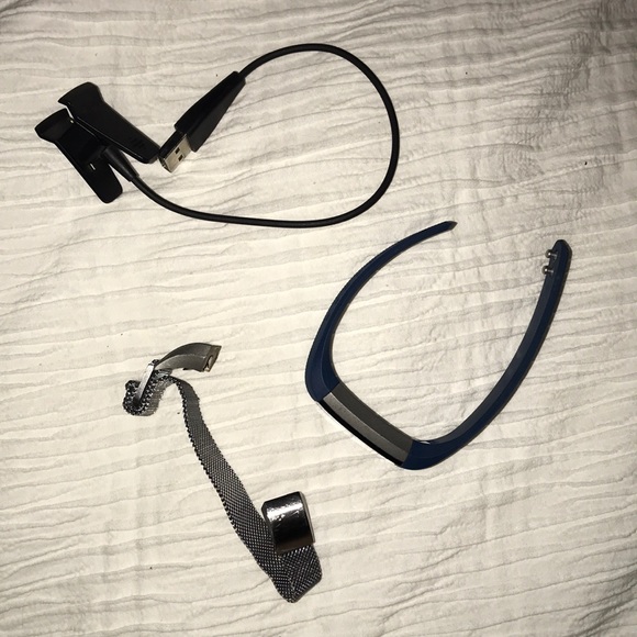 FitBit Alta - Picture 1 of 4